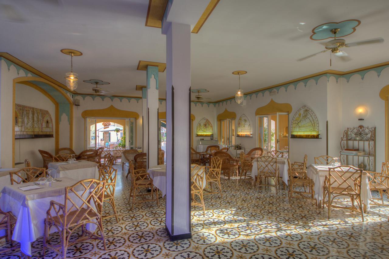 Hotel Arabesque Varigotti Esterno foto