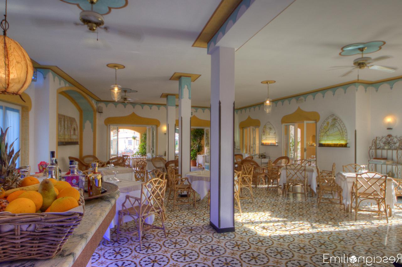 Hotel Arabesque Varigotti Esterno foto