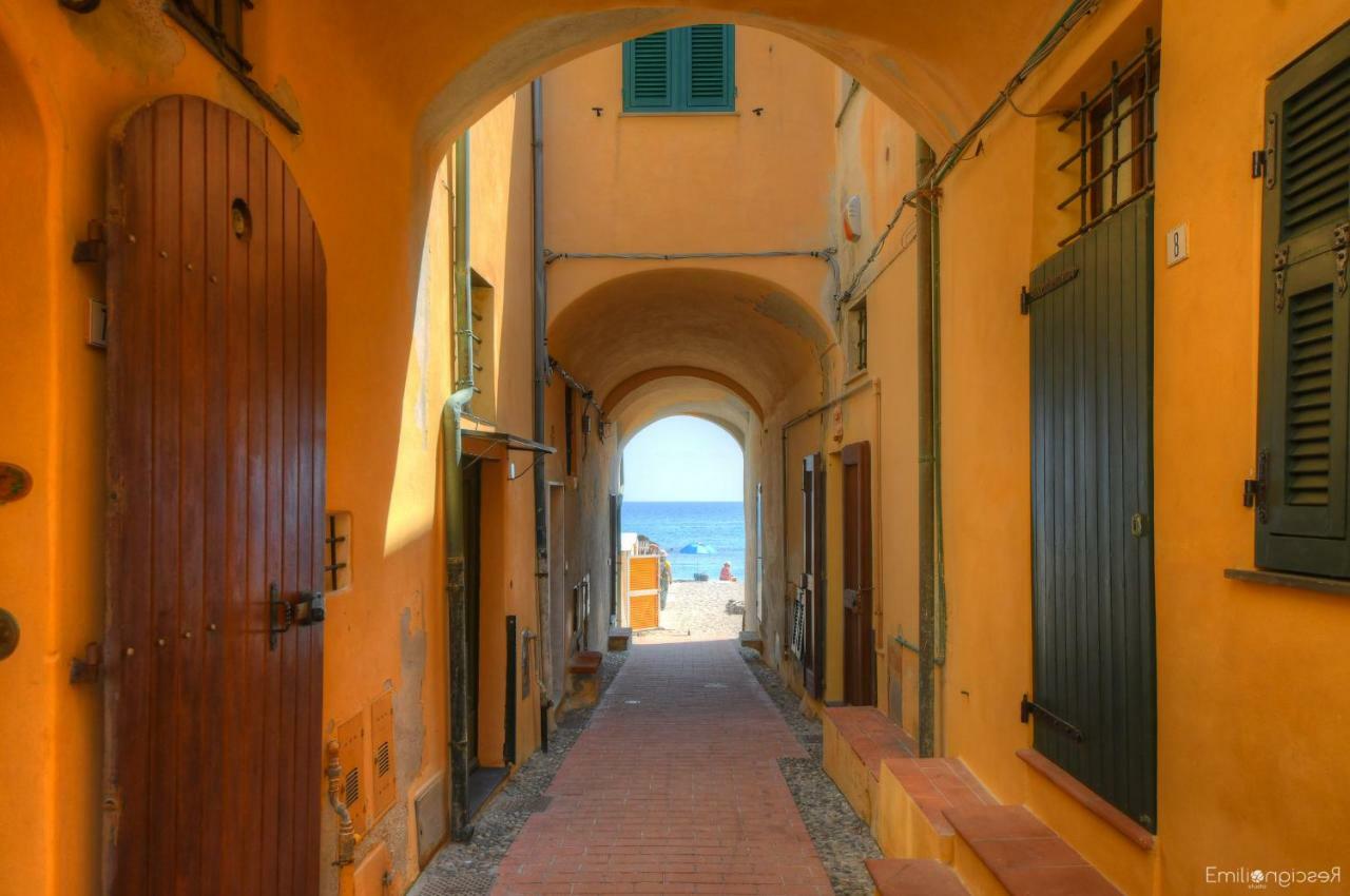 Hotel Arabesque Varigotti Esterno foto