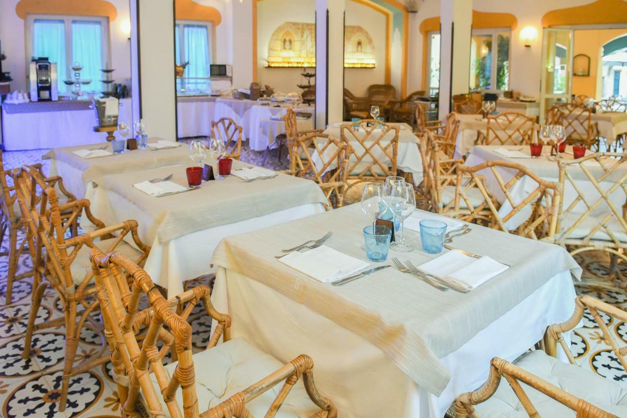Hotel Arabesque Varigotti Esterno foto