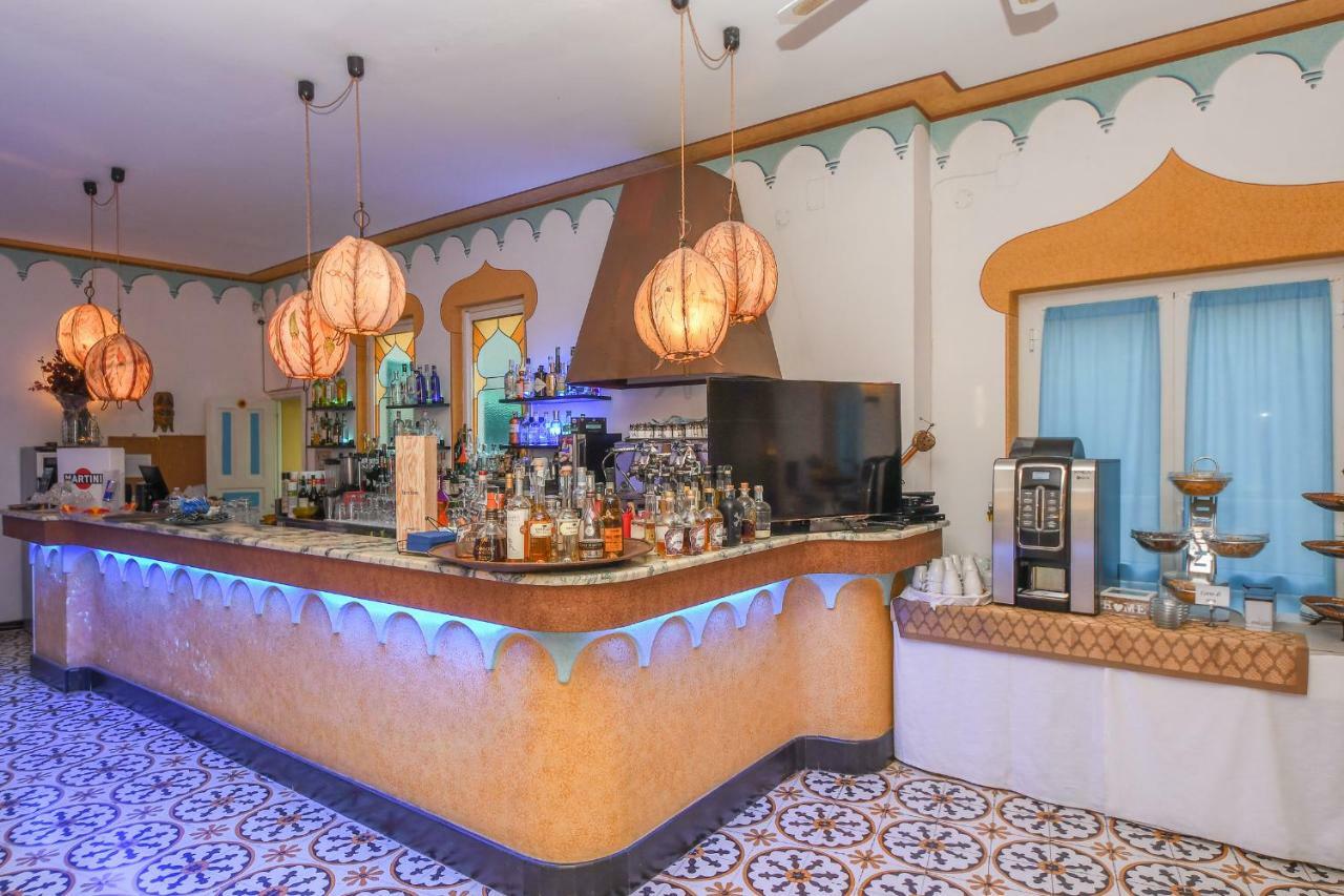 Hotel Arabesque Varigotti Esterno foto