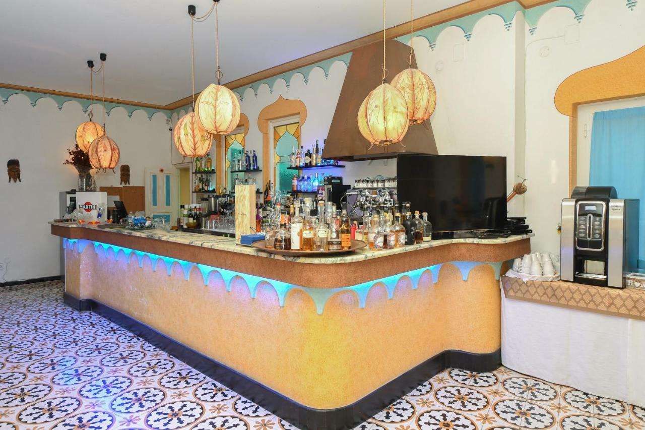 Hotel Arabesque Varigotti Esterno foto